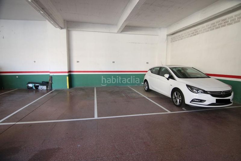 Foto c1681fee-587d-45f4-8583-dc426198a851. Autoparkplatz in Urbi Basauri
