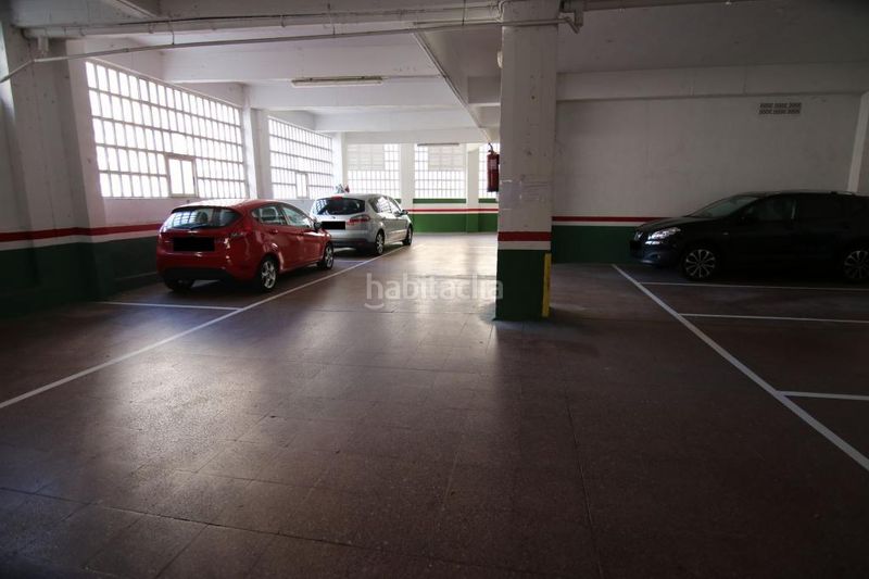 Foto fdd7d238-a23d-4986-b726-1cf058b09512. Autoparkplatz in Urbi Basauri