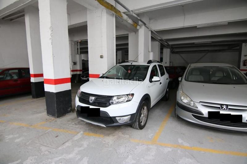 Foto 47c2e84b-4de3-4b20-ac00-f8becd054df1. Parking voiture dans Urbi Basauri