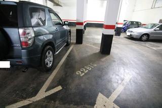 Parking coche en Centro-Ariz-Uribarri