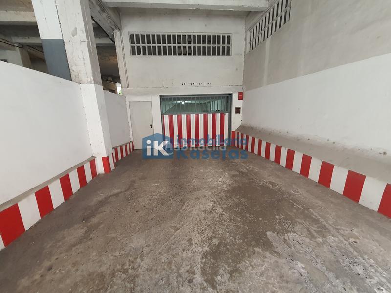 Foto b02cc024-320f-4ecd-9ae0-f25e656e0380. Parking coche en Urbi Basauri