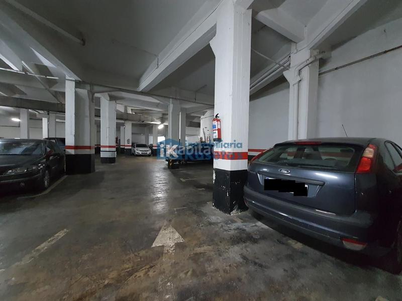 Foto c0e68ef0-5606-4369-a3f6-c4690f775981. Parking coche en Centro-Ariz-Uribarri Basauri