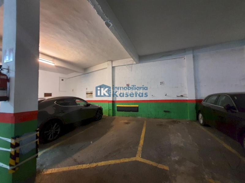 Foto 9cb6296f-0582-4f4f-b9ba-caa6c6927fba. Autoparkplatz in Kalero-Basozelai Basauri