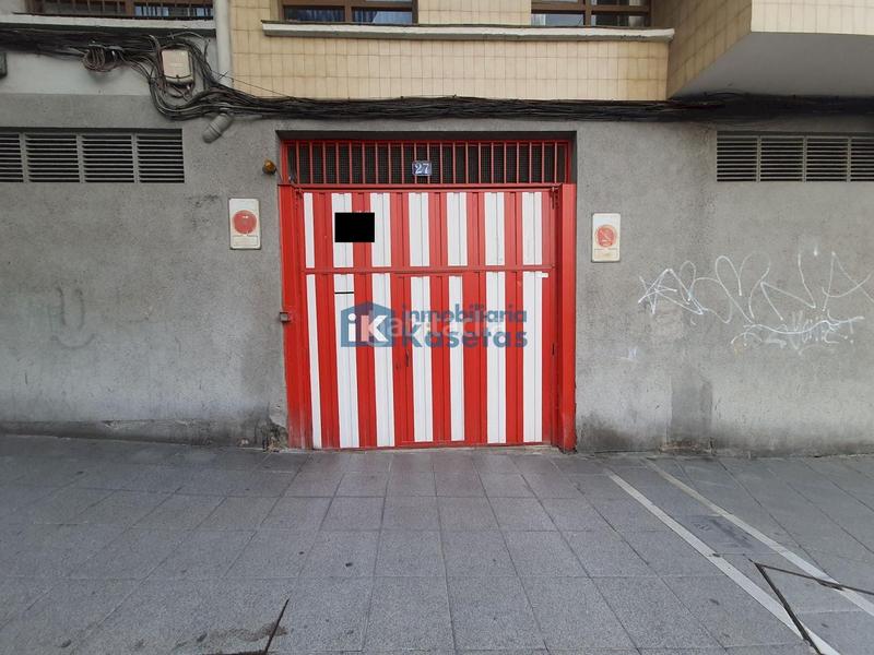 Foto b2026782-1804-4cd6-ac4a-2e900355f697. Parking coche en Centro-Ariz-Uribarri Basauri