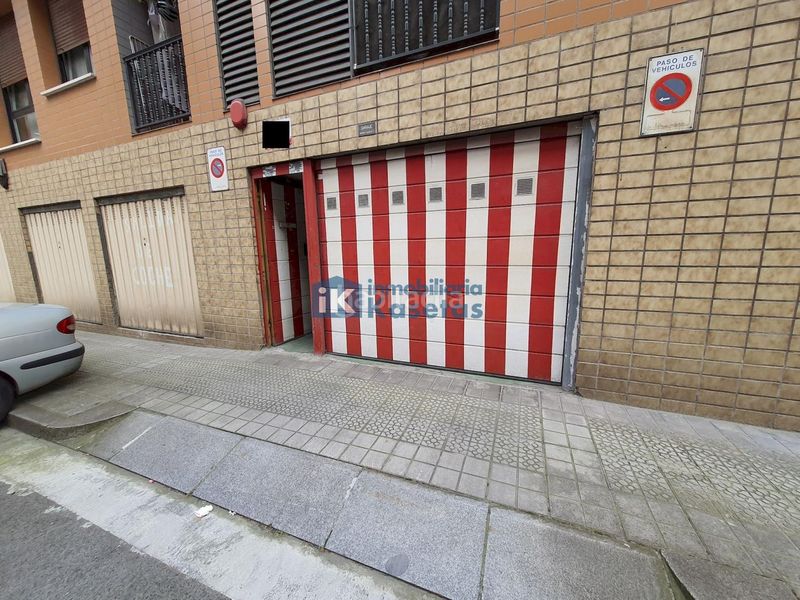Foto f121a7f8-0751-4600-9d6a-3d898a3bdab2. Autoparkplatz in Centro-Ariz-Uribarri Basauri