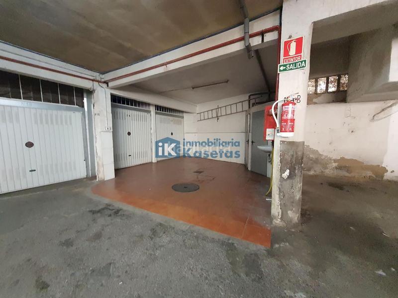 Foto efa8c0ae-1c15-4070-b3e3-23724a0afe59. Autoparkplatz in Centro-Ariz-Uribarri Basauri