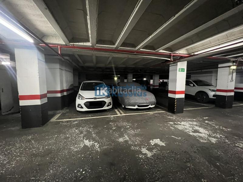 Foto f187a59d-1538-48d9-8ae5-2ed816c7c028. Parking coche en Galdakao