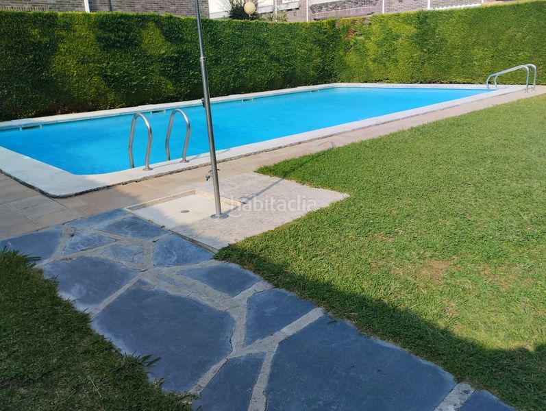 Foto 0918c075-36b2-425f-a2e6-cc413da7ee51. Xalet amb aparcament piscina a Zona Playa Laredo