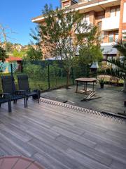 Pis a Bárcena de Cicero. Bajo de 2 habitaciones y 2 baños en gama ,con jardín de 70 m2.ur