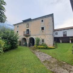 Maison à N/a. Casa de piedra de 1000 m de superficie con 7.500 m de parcela