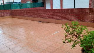 Pis a Calle la bolera 15. Bajo de 2 habitaciones y 2 baños en treto,al lado de colindres y