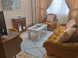Pis a Avenida conde de albox 6 b. Amplio piso de 3 habitaciones en limpias.para entrar a vivir ya