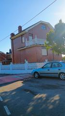 Chalet à Barrio el bao 23. Chalet individual en el centro de cicero,con 300 m de jardín, co