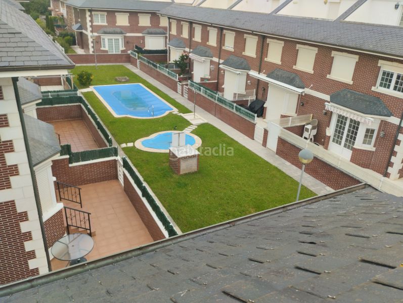 Foto 1c05ef7e-1043-491a-b908-7e728baf95bd. Chalet en avenida derechos humanos 85 exclusivo chalet pareado ,a un paso de la playa salvé en Laredo