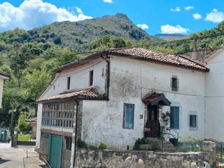 Casa adossada a Barrio bustablado 67. Casa de piedra de 3 plantas en el centro de bustablado