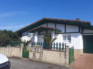 Xalet a Calle santa ana 2. Chalet individual en argoños con 400 m de jardín.urbanizacion co