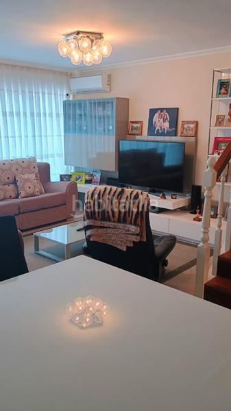 Foto 42a2e039-2b98-49fb-b497-d2d6ede79cdb. Chalet en travesía los derechos humanos 9 chalet adosado en esquina,en la zona del puntal en Laredo