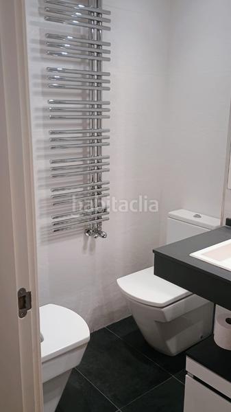Foto 57b0e0d3-0490-4e7f-949b-815dbd62067e. Chalet en travesía los derechos humanos 9 chalet adosado en esquina,en la zona del puntal en Laredo