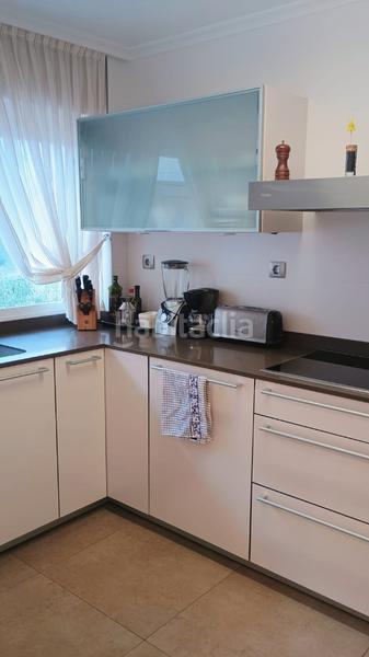 Foto 5c4c3c79-b8ca-4b7a-9ac7-9ae3406b6b0f. Chalet en travesía los derechos humanos 9 chalet adosado en esquina,en la zona del puntal en Laredo