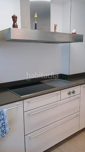 Foto 7190fffa-e44f-424a-b894-672eb15afb73. Chalet en travesía los derechos humanos 9 chalet adosado en esquina,en la zona del puntal en Laredo