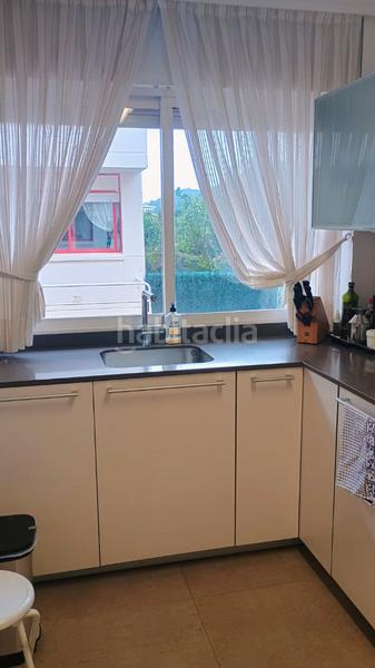 Foto b89e0f51-fc20-41ed-90dd-bf3a94ad09ed. Chalet en travesía los derechos humanos 9 chalet adosado en esquina,en la zona del puntal en Laredo