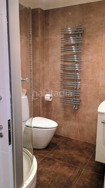 Foto e518b740-1459-4ab6-b8c5-95c7b168d6de. Chalet en travesía los derechos humanos 9 chalet adosado en esquina,en la zona del puntal en Laredo