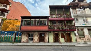 Reihenhaus in Calle del progreso 35. Excelente casa en el centro de ampuero, con todos los servicios