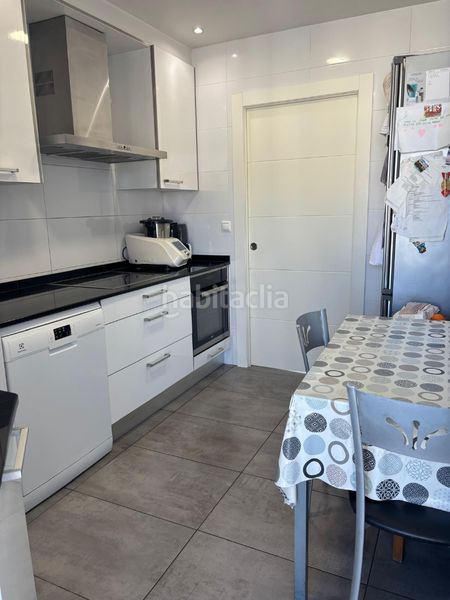 Foto e20bc0c8-7a0c-4fe5-9bee-2f3b5a6a6667. Pis amb calefacció a Centro Laredo