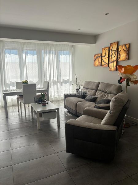 Foto f8706c08-ff69-4ee7-aa52-938dfca68551. Pis amb calefacció a Centro Laredo