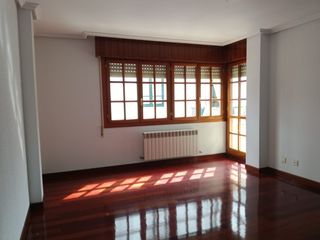 Flat  Calle la nogalera 2. Amplio piso de 3 habitaciones en el centro de ampuero, con todos