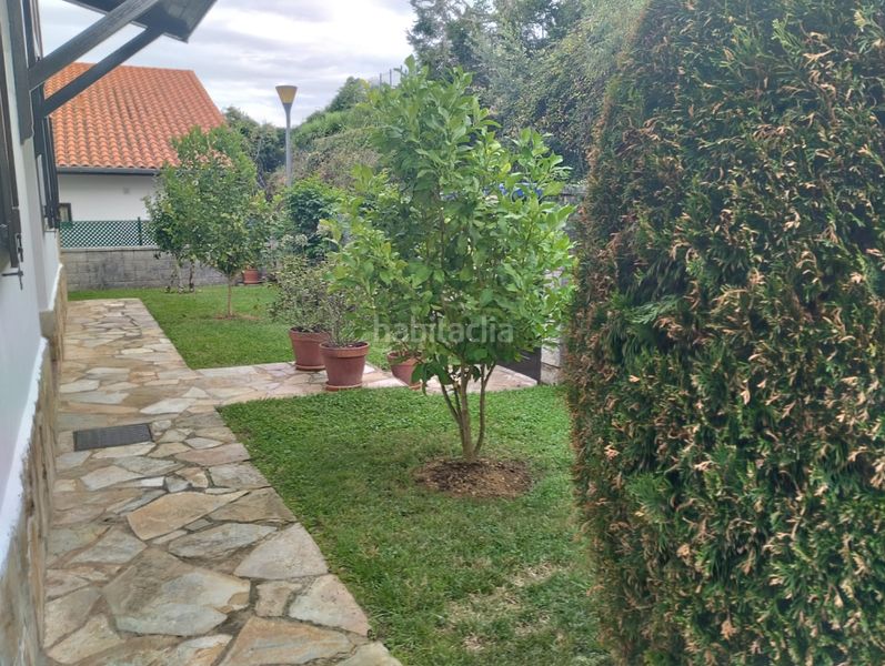 Foto 6529b68e-b601-40d6-8dad-79a7126ec220. Chalet en calle san pedro 41a chalet individual en seña, urbanizacion con piscina. preciosas vistas a laredo en Limpias