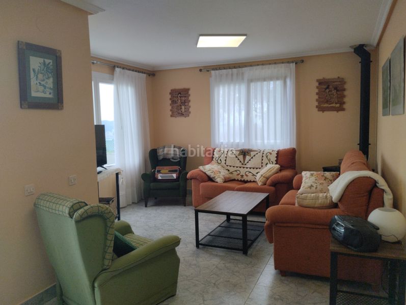 Foto 6d818f1f-a0c1-4c6b-b142-ceae16a9d7f2. Chalet en calle san pedro 41a chalet individual en seña, urbanizacion con piscina. preciosas vistas a laredo en Limpias