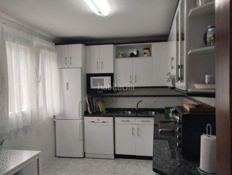 Foto a6579436-25a3-43c5-add4-5e7a70053c01. Chalet en calle san pedro 41a chalet individual en seña, urbanizacion con piscina. preciosas vistas a laredo en Limpias