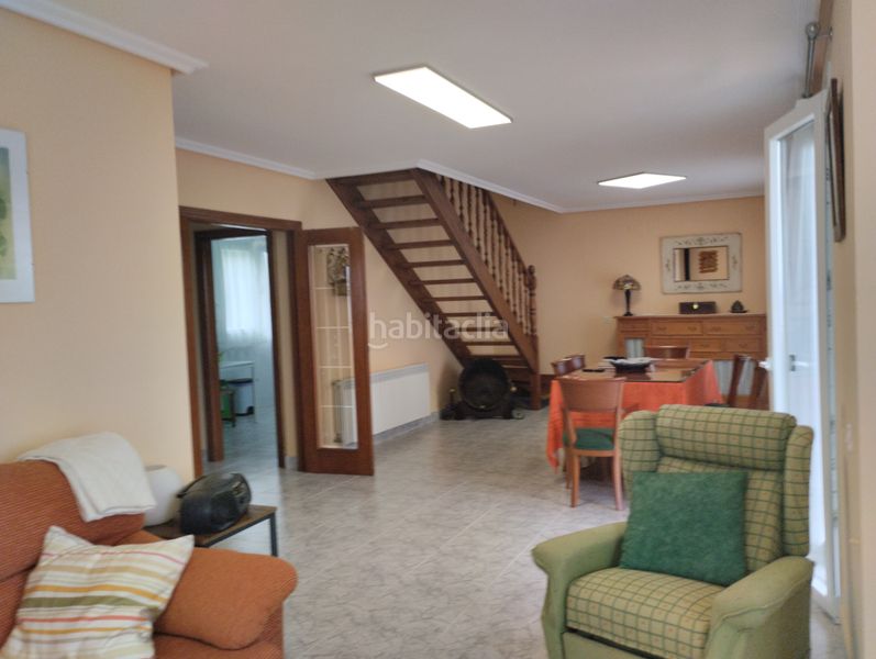 Foto fd38e630-69a2-4521-929f-e426383c889e. Chalet en calle san pedro 41a chalet individual en seña, urbanizacion con piscina. preciosas vistas a laredo en Limpias