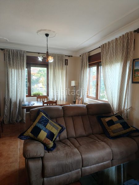 Foto 0ff18f47-8593-481b-92f0-31d2ba8d9e84. Casa pareada en calle real 5 en Argoños