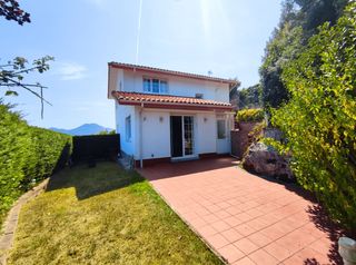 Chalet  Camino del cueto 11. Chalet individual argoños con 306 m2