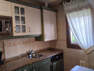 Maison jumelée à Barrio villasomera 3. Coqueto chalet pareado en rasines, a tan sólo 15 min laredo
