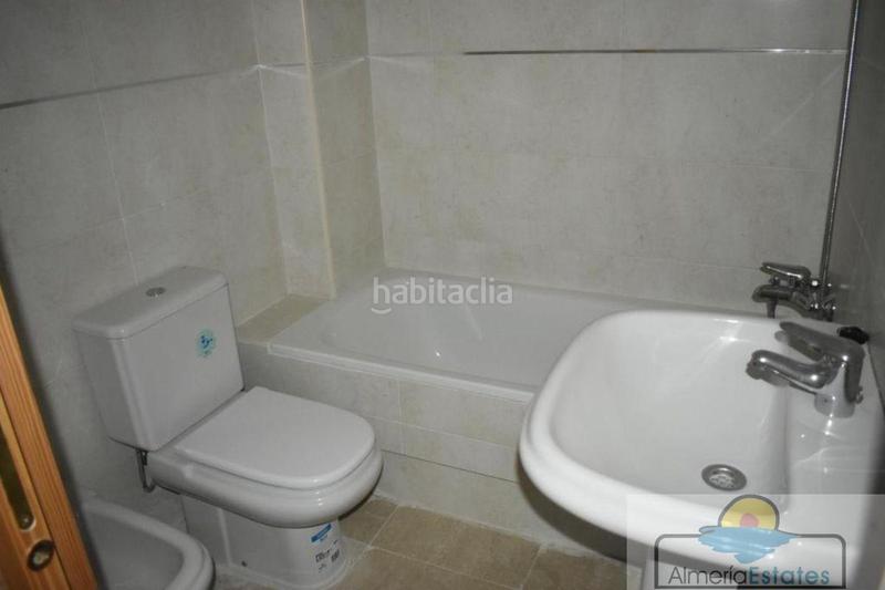 Foto b235ac20-ee20-4f82-9234-5f512ed7fd04. Pis amb aparcament a Fines