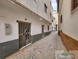 Autoparkplatz in Sierro. Sierrogaraje