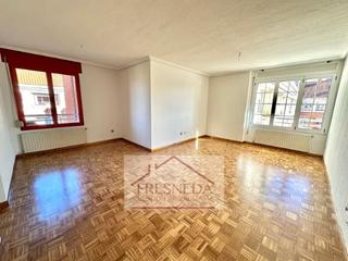 Rent Flat in Camino los alerces 2. Piso recien pintado y acuchilado. urbanizacion la fresneda