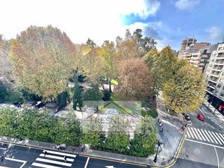 Pis a Calle uría 18. Piso en el  centro de oviedo, con vistas al campo de san francis