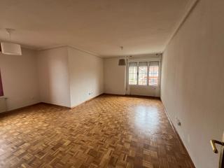 Pis a Avenida principal 2. Piso orientacion sur la fresneda siero . centro urbanización