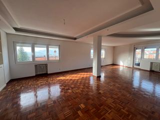 Miete Etagenwohnung in Avenida de pedro masaveu 41a. Maravilloso piso centro oviedo, inmejorables vistas