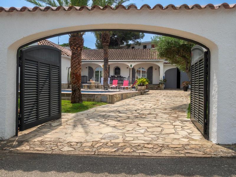 Foto 8b3a6081-f358-4f36-893d-415539271c3a. Casa un oasis de privacidad y confort en Riells Escala (L´)