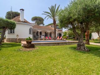 Maison  Calle mallols. Un oasis de privacidad y confort