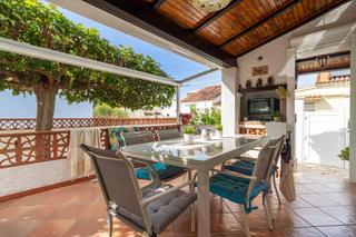 Casa  Pasaje de bellcaire 42. Casa reformada situada cerca de los comercios