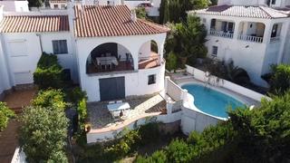 Casa  Carrer punta montgó. Casa en cala montgó con piscina y vistas al mar