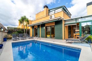 Casa  Pasaje camp rabassa 12. Casa moderna situada a 250m de la playa