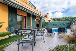 Maison  Pasaje camp rabassa 12. Casa moderna situada a 250m de la playa