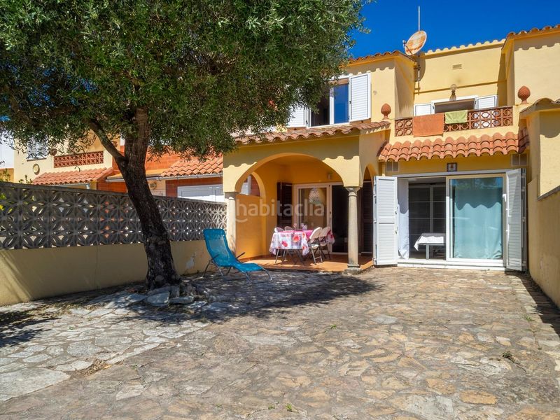 Foto 46d0788c-fd6c-4dc4-abb3-66a1d95ad08f. Casa  en muy buen estado situada en la zona de Riells de dalt en Escala (L´)